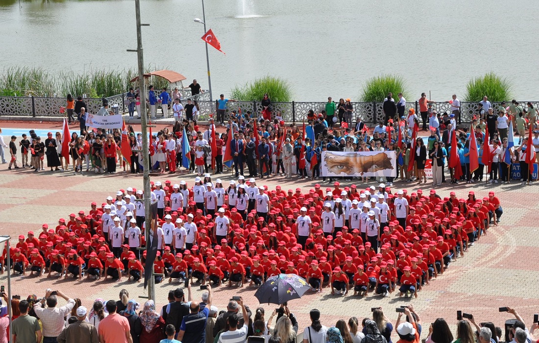23 Nisan'da Tire'de Ulusal Egemenlik ve Çocuk Bayramı coşkusu yaşandı