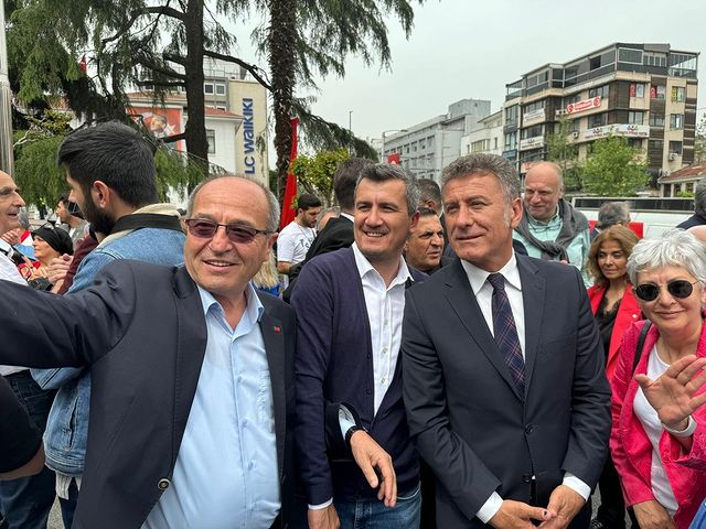 CHP Bursa Milletvekili Orhan Sarıbal ve Parti Üyeleri, Anıtkabir'de 23 Nisan'ı kutladı