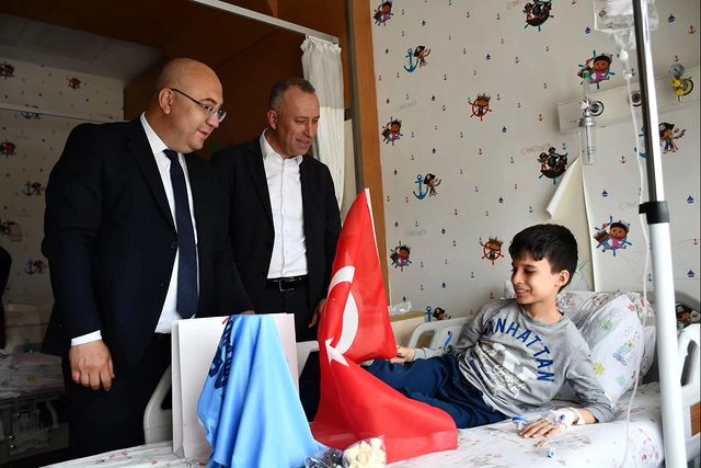 23 Nisan Ulusal Egemenlik ve Çocuk Bayramı'nda Balıkesir'de Hastane Ziyareti