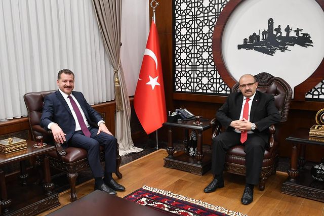 Balıkesir Eski Büyükşehir Belediye Başkanı Yücel Yılmaz, Vali İsmail Ustaoğlu'nu Ziyaret Etti