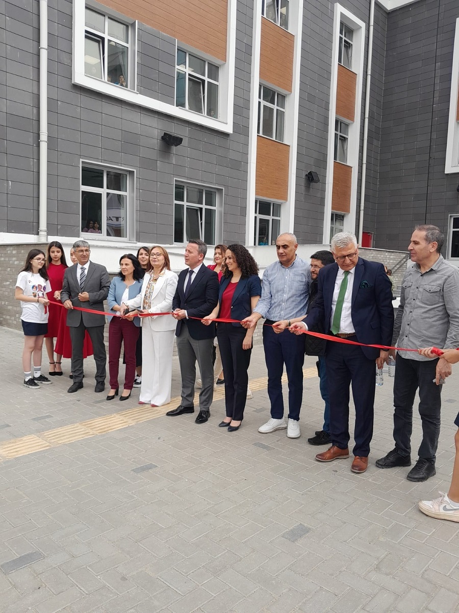 Çiğli Mehmet Hikmet Kaşerci Ortaokulu'nda TÜBİTAK 4006 Bilim Fuarı Açıldı