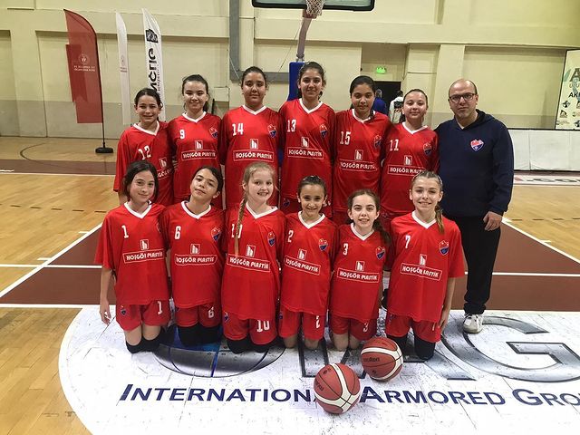 Mustafakemalpaşa Belediye Spor Kulübü U11 Kız Basketbol Takımı Parlıyor