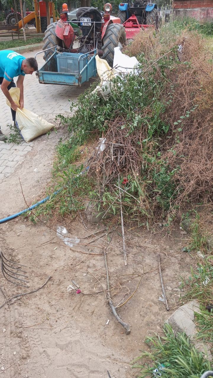 Kiraz Belediyesi, İzmir Bölgesi'nde Temizlik Çalışmaları Gerçekleştirdi