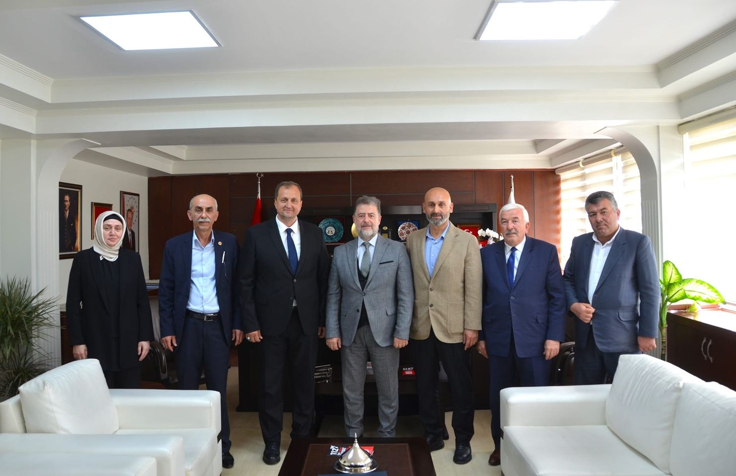 Bursa'da İznik Belediye Başkanı Kağan Mehmet Usta, İl Sağlık Müdürü Dr. Orkun Yıldırım'ı Ziyaret Etti