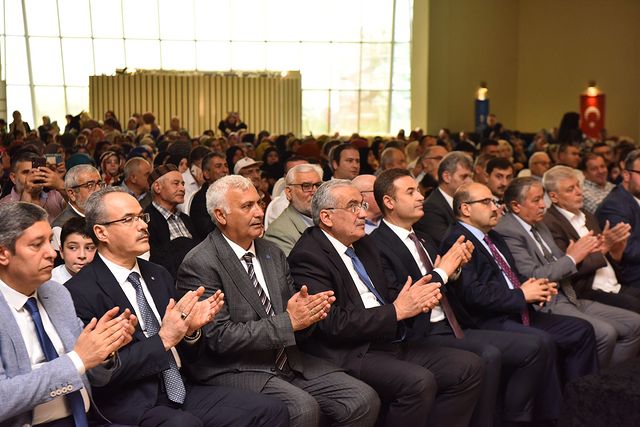 Altıeylül Belediye Başkan Yardımcısı Mehmet Derdiman, Hafızlık Töreninde Genç Hafızlara İcazet Verdi