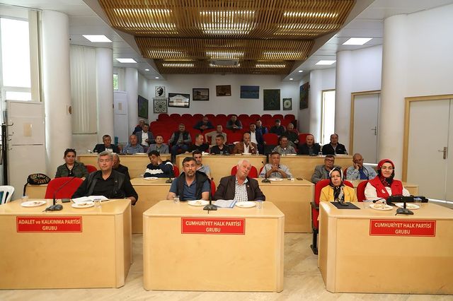 Burhaniye'de Yerel Yönetim ve Mahalle Muhtarları Arasında Koordinasyon Toplantısı