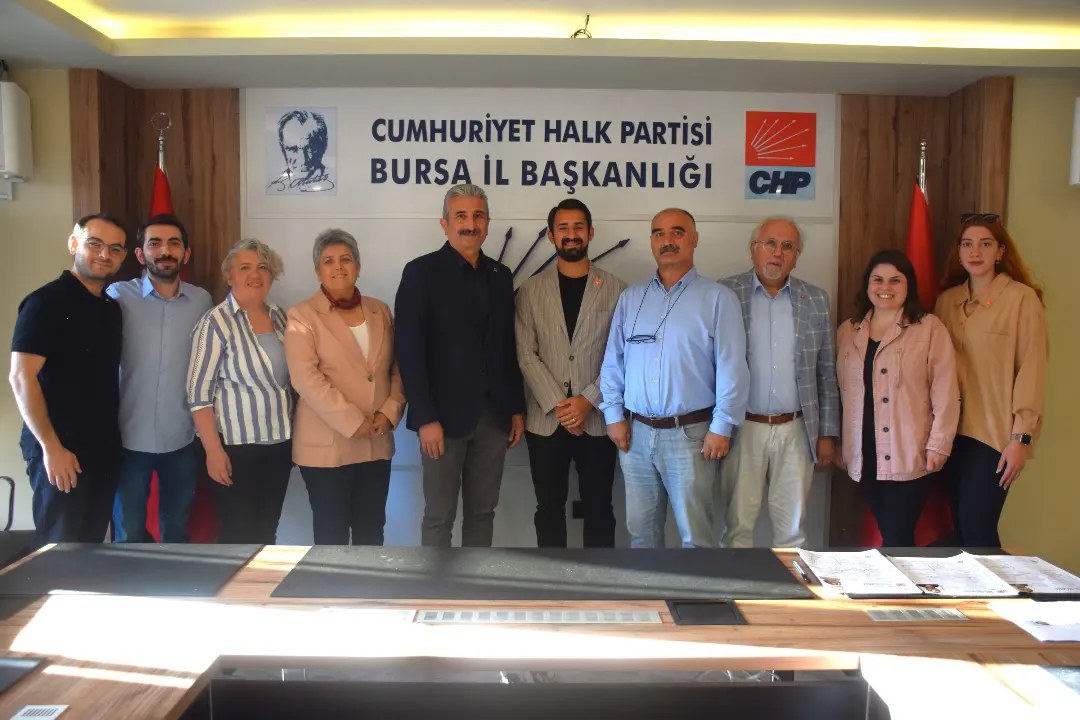 CHP Bursa İl Başkanlığı Yeni Üyelerine Rozet Taktı