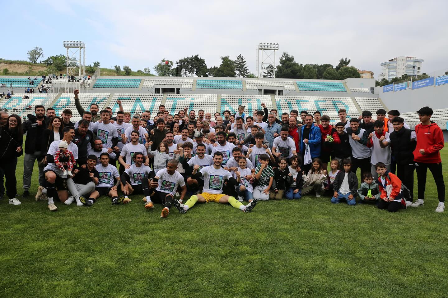 Nilüfer Belediye Futbol Kulübü Zirvede: Bölgesel Amatör Lig Şampiyonluğu Kutlamaları