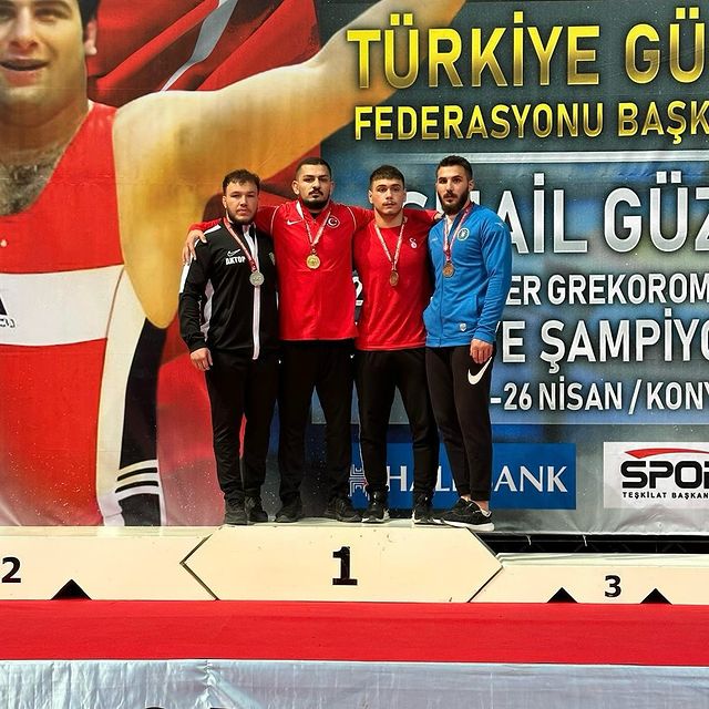 Bursa Büyükşehir Belediyespor'un Güreşçisi Furkan Taş, Türkiye Üçüncüsü Oldu
