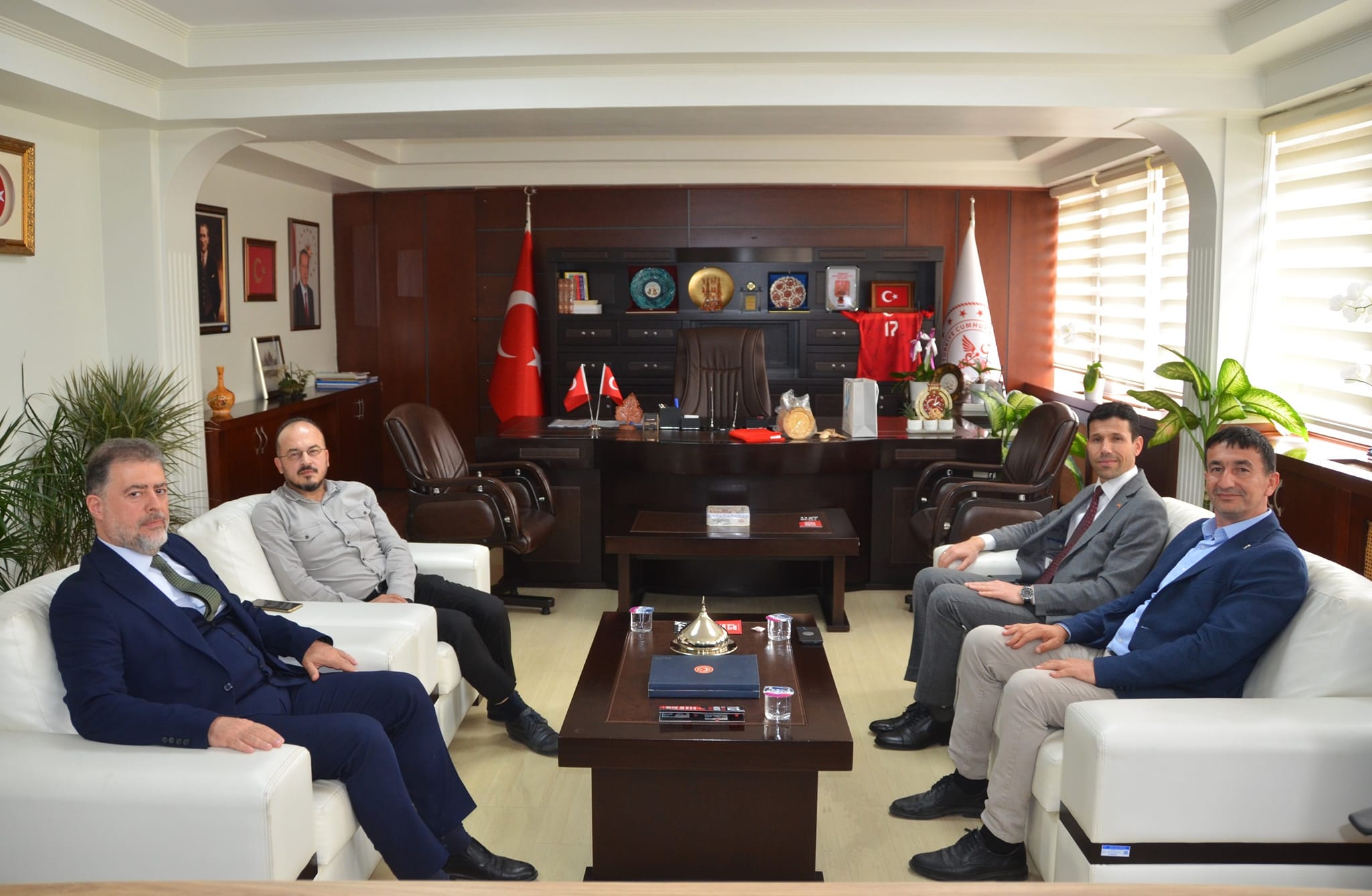 Büyükorhan'da Sağlık Gelişmeleri: Belediye Başkanı ve İlçe Başkanı Sağlık Müdürü ile Görüştü