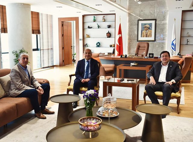 Belediye Başkanı Göztepe, Çanakkale Belediye Başkanı Erkek'i Ziyaret Etti