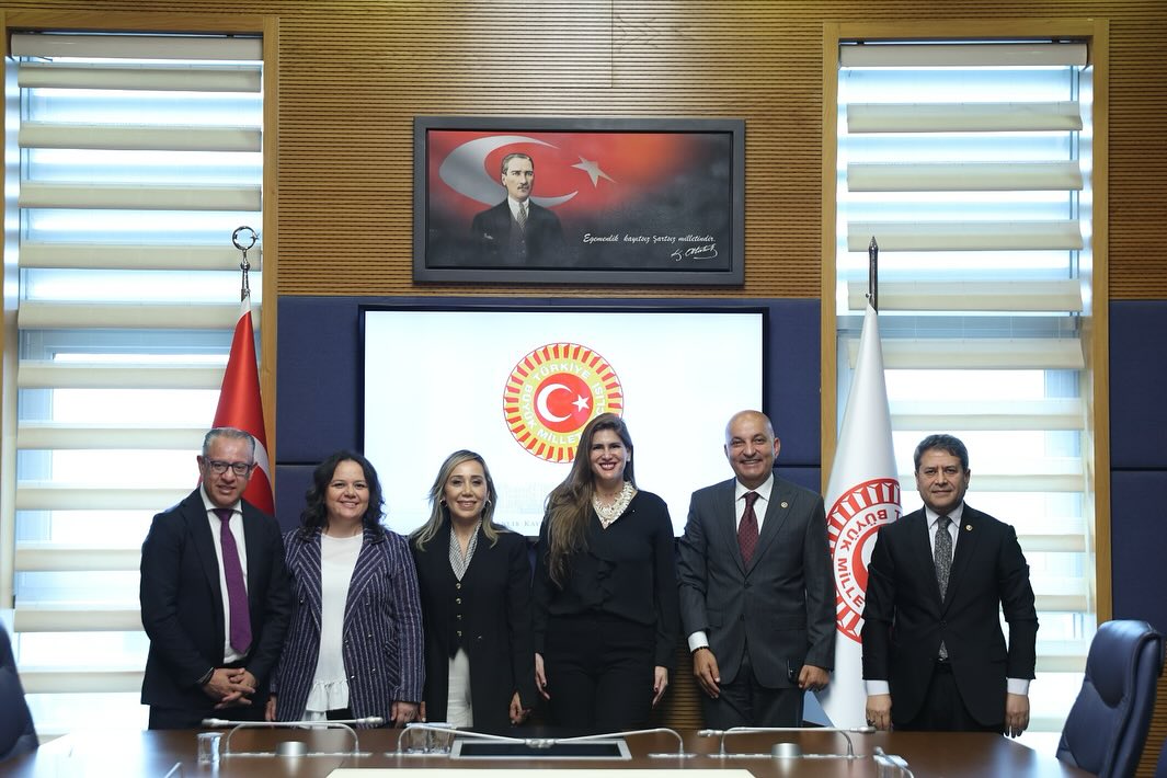 CHP İzmir Milletvekili Mahir Polat, AND Parlamentosu Heyetini Ağırladı