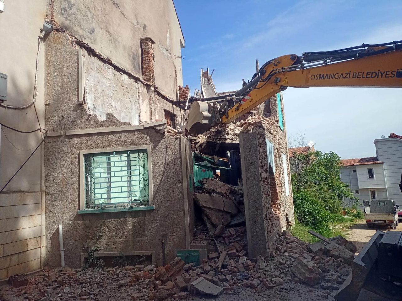 Osmangazi Belediyesi Metruk Binaları Yıkıyor