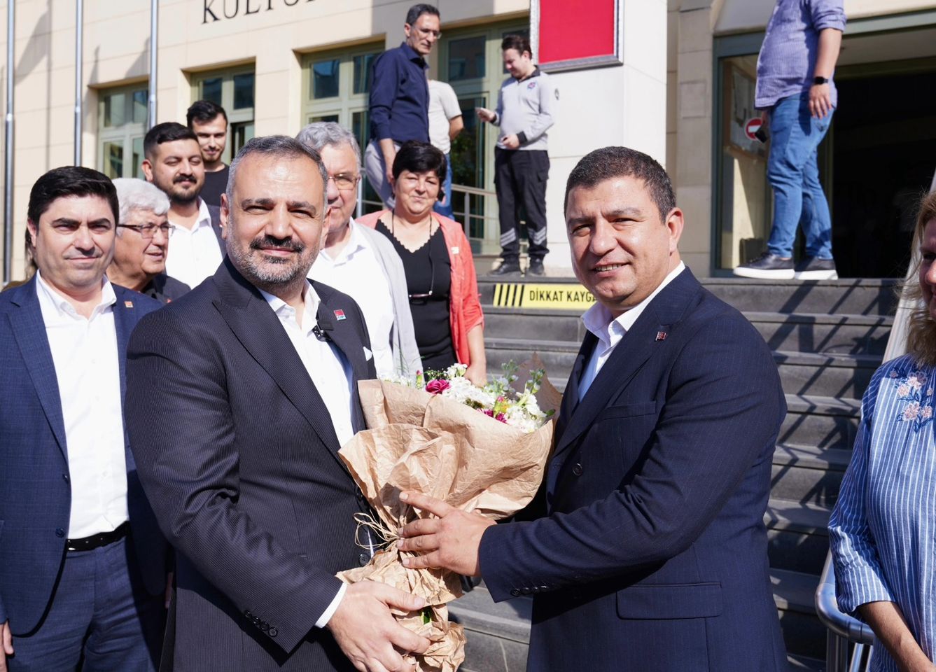 CHP İzmir İl Yönetimi, Belediye Başkanı İle Yerel Projeleri Değerlendirdi