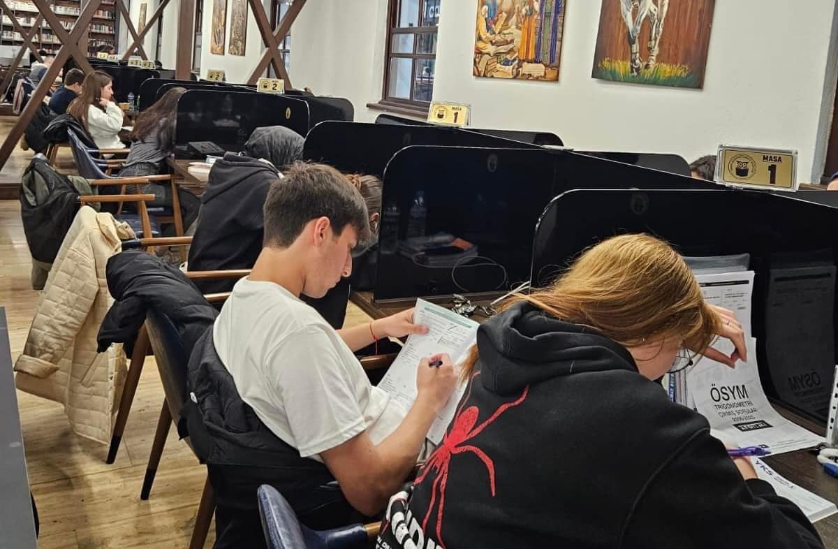 İnegöl'de Nöbetçi Kütüphaneler Gençler ve Çocuklar İçin Yaygınlaşıyor