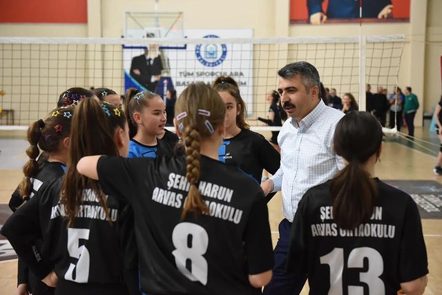 Naim Süleymanoğlu Spor Kompleksi Genç Yeteneklere Kapılarını Açtı