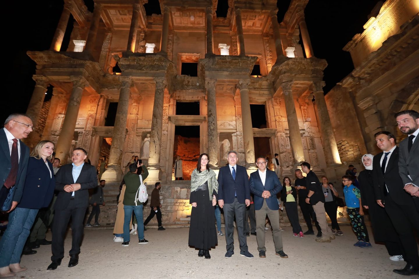 Efes Antik Kenti Gece Ziyaretlerine Kapılarını Açıyor