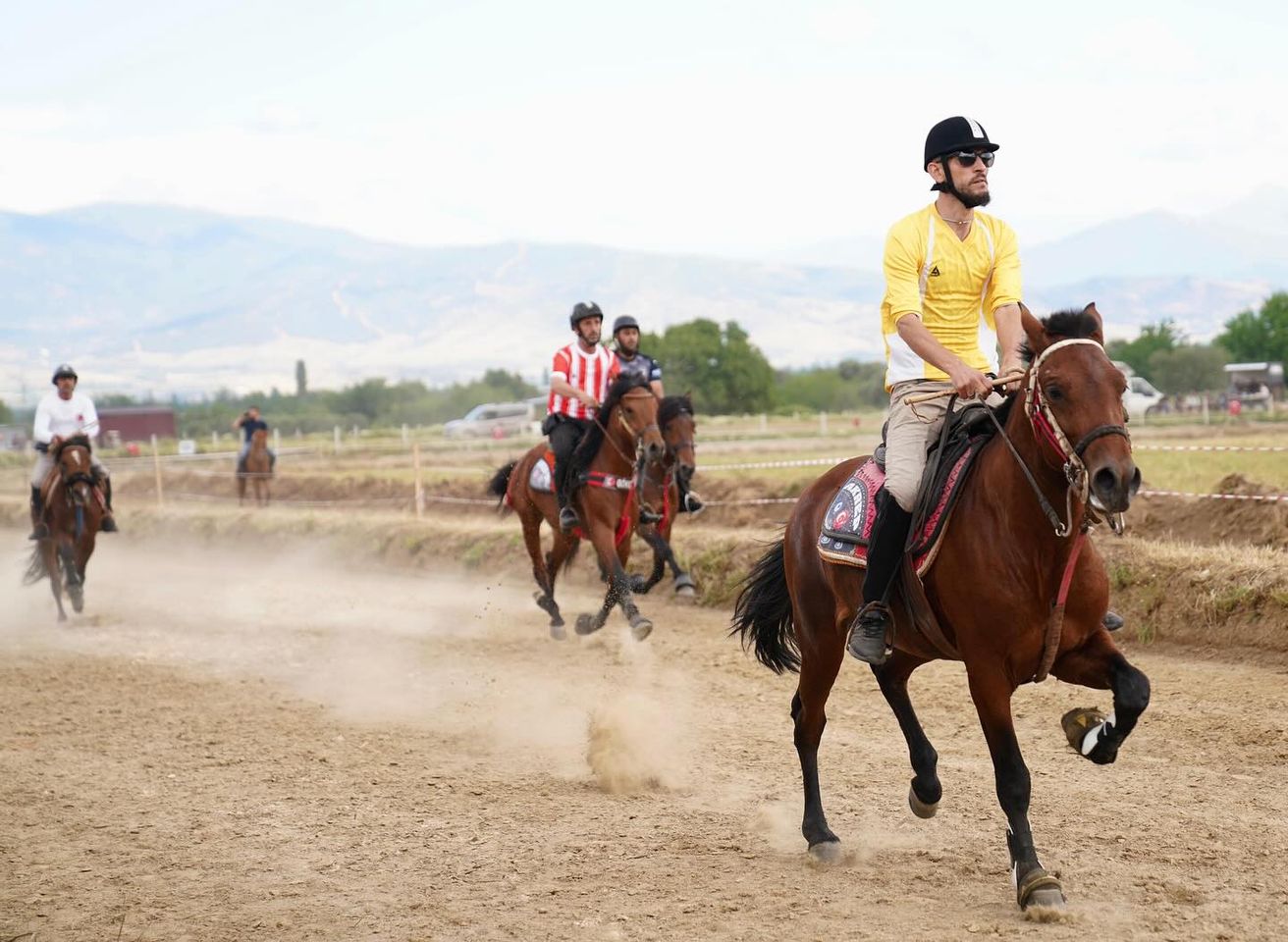 Tire’de Rahvan At Yarışları Büyük İlgi Gördü