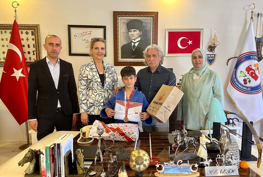 Kazım Karabekir Ortaokulu Öğrencisi Muhammed Üveys Sevindi Judo'da Türkiye Şampiyonu Oldu