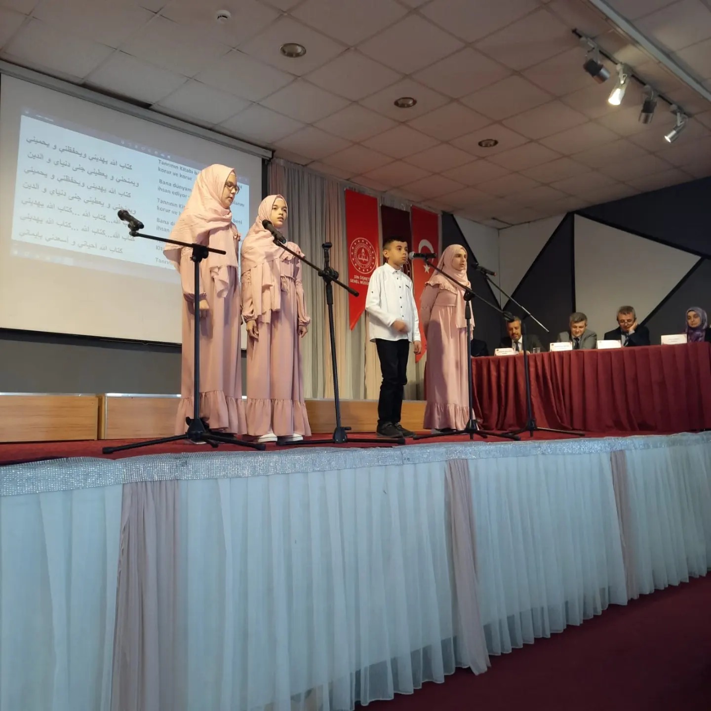 Demirci İmam Hatip Ortaokulu'ndan Arapça Yarışmalarda Büyük Başarı