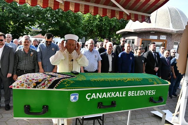Çanakkale'de Belediye Başkan Vekili'nin Katıldığı Cenaze Töreni