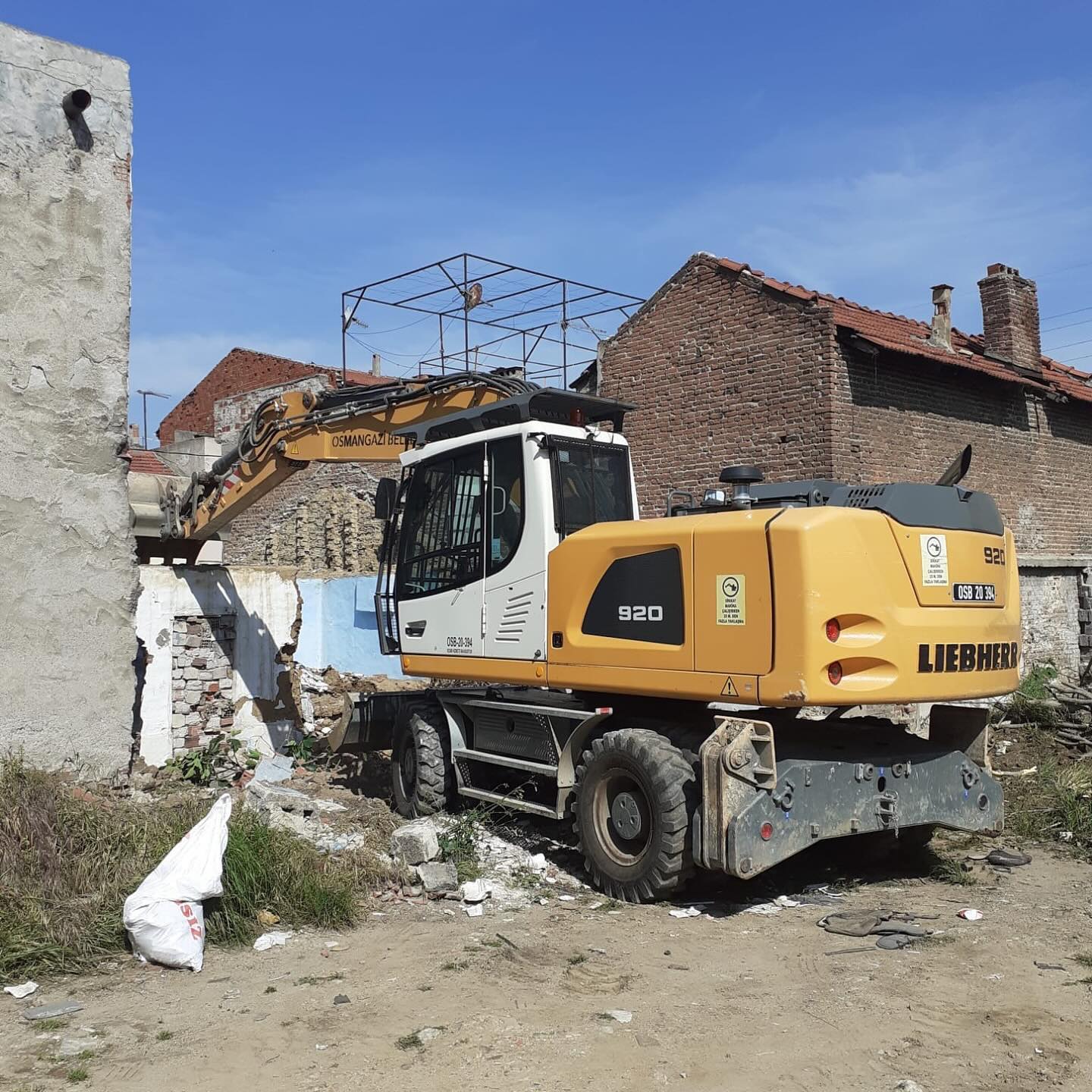 Osmangazi'de Güvenlik ve Estetik için Metruk Binalar Yıkılıyor