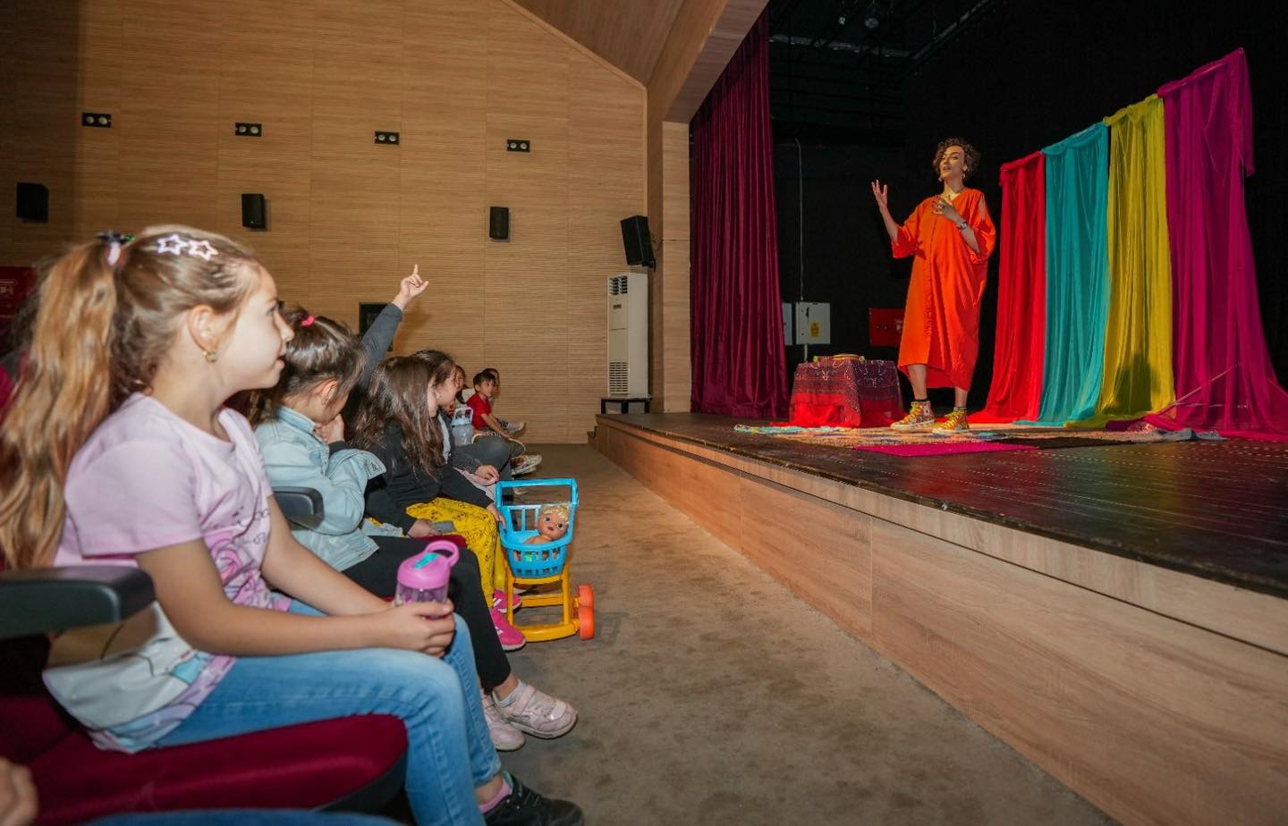 Masal Battaniyesi Tiyatro Oyunu Çocukları Kahkahaya Boğdu