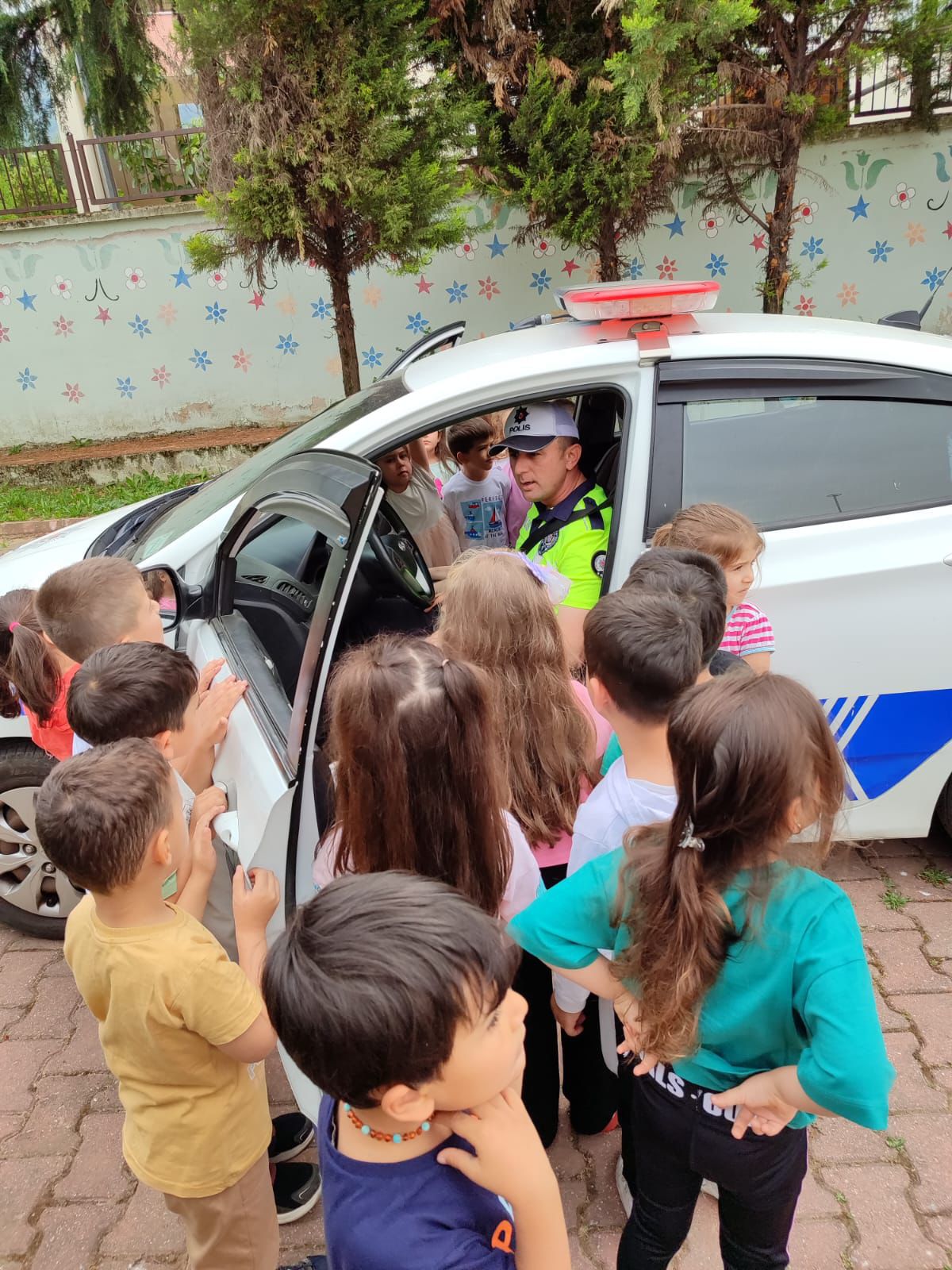 Trafikte Bilinçli Bireyler Yetiştirmek İçin Beydağ'da Eğitimler Düzenlendi