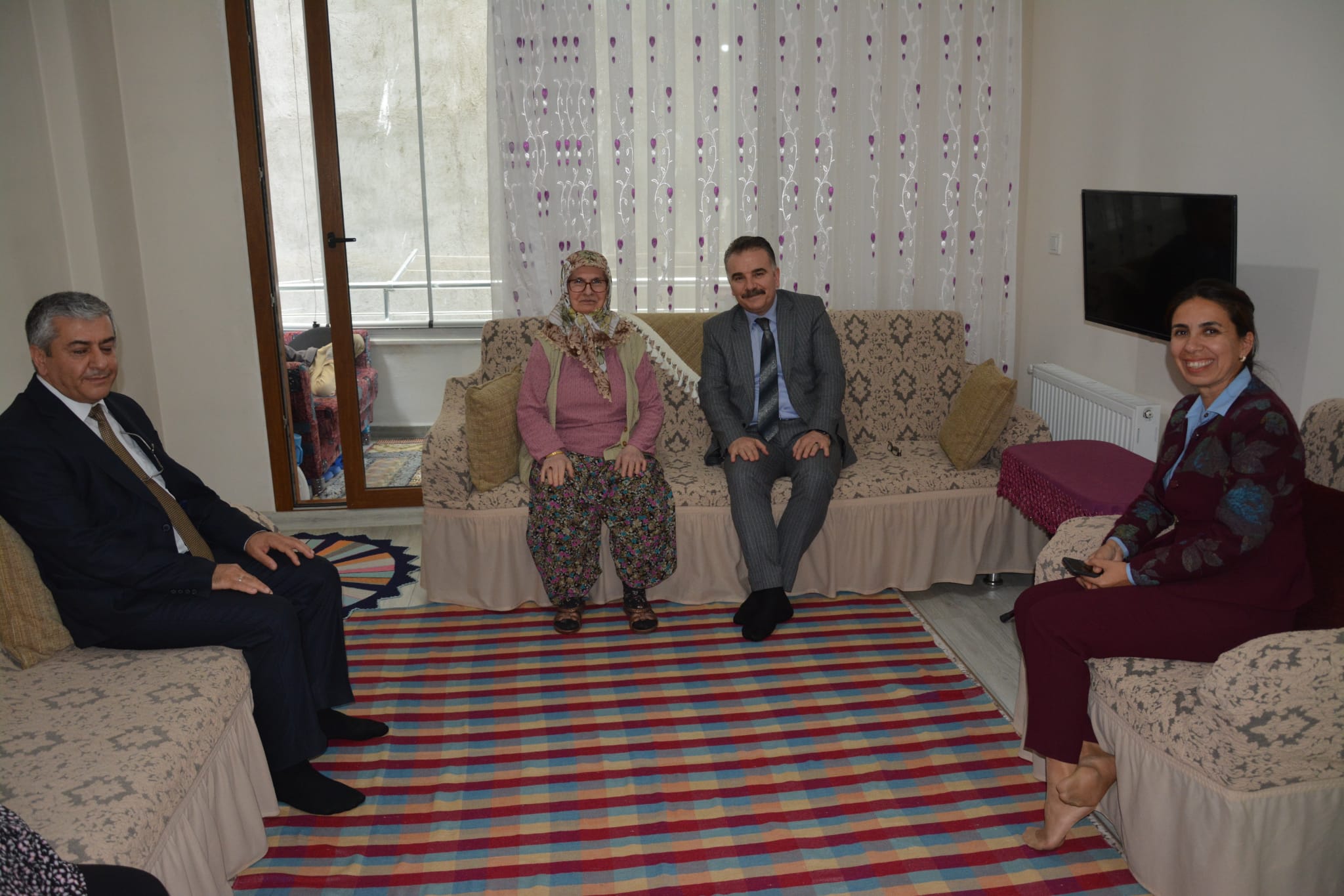 Edremit Kaymakamı Ahmet Odabaş'tan Şehit Ailelerine Anlamlı Ziyaret