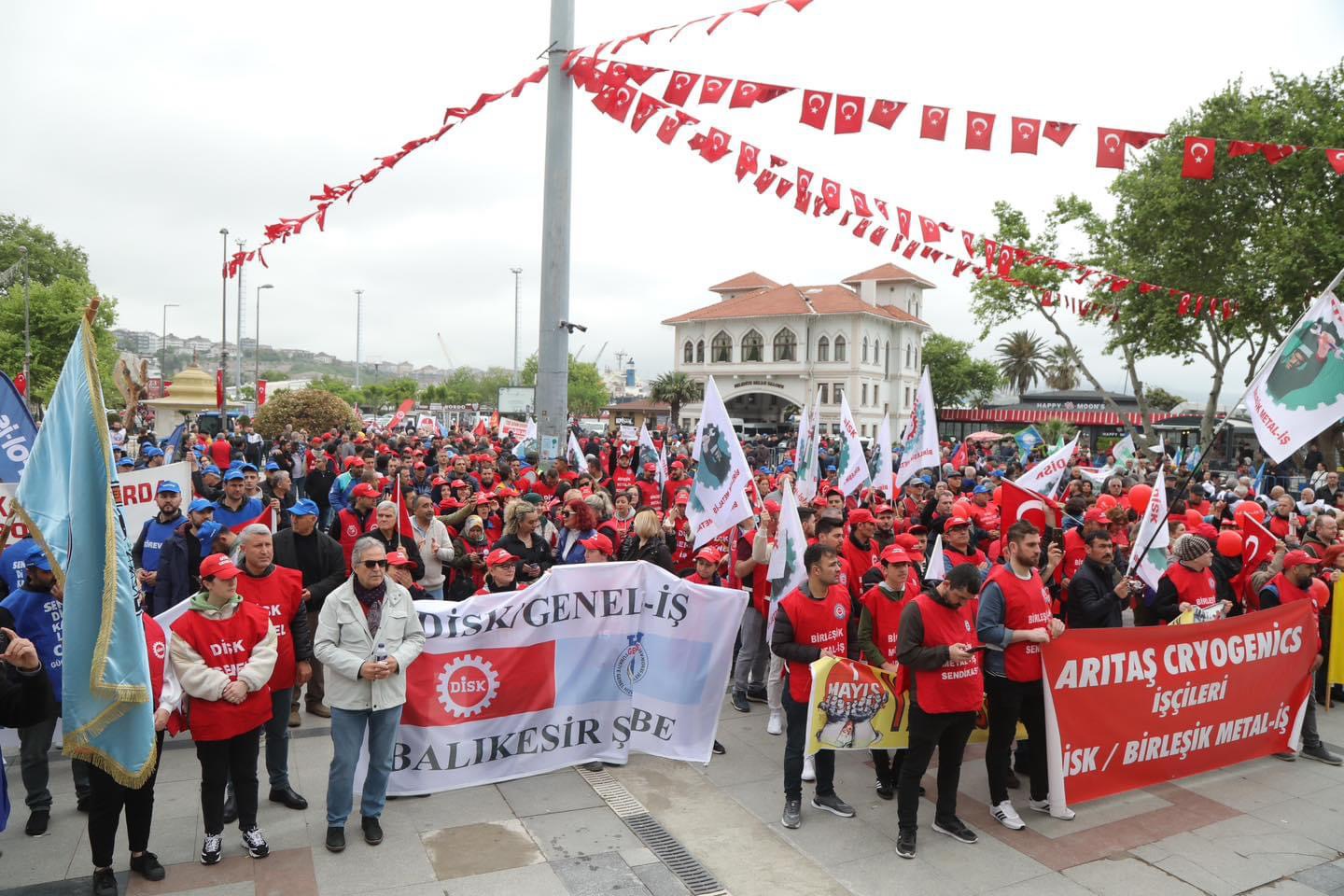 DİSK Balıkesir’de 7 yerde 1 Mayıs’ı kutladı