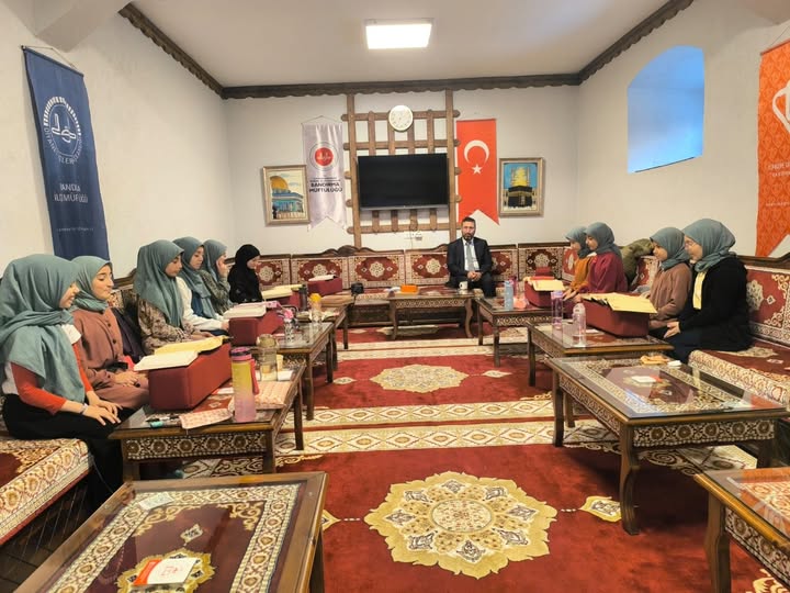 Bandırma'da Kız Öğrencilere Özel Hafızlık Programı Başladı