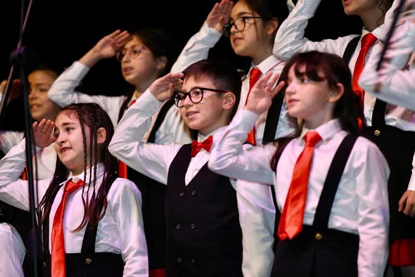 Altıeylül'de Galatasaray Üniversitesi Korosu ile Gençlerden Muhteşem Konser