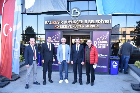 Balıkesir'de Genç Sporcular ve Okullara Malzeme Desteği