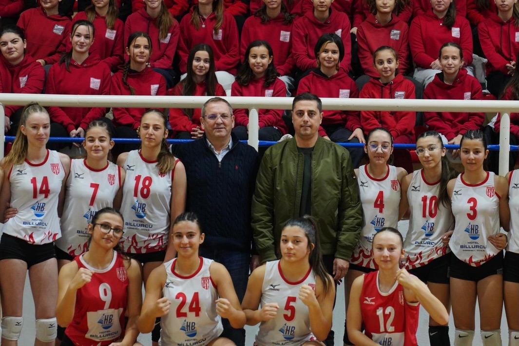 Ayvalık'ta Genç Voleybol Takımları Dostluk ve Spor Dolu Bir Pazar Yaşattı
