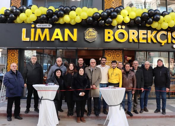 Erdek'te Yeni Açılan Liman Börekçisi'ne Yoğun İlgi