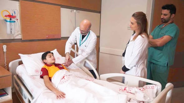 Balıkesir'de Tıp Tarihine Geçen Başarı: Çocuk Hastada İlk Kez Anjiyo ile Beyin Anevrizması Tedavi Edildi