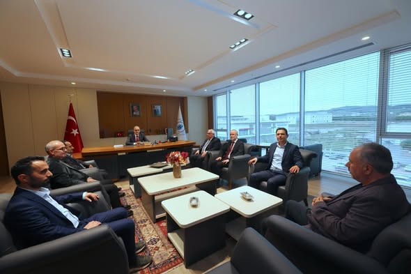 Eğitim Bir-Sen Heyeti Bandırma 17 Eylül Üniversitesi Rektörü'nü Ziyaret Etti