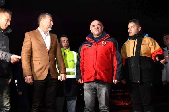 BASKİ, Fırtınadan Etkilenen Sahil Bölgelerinde Saha Çalışması Yaptı