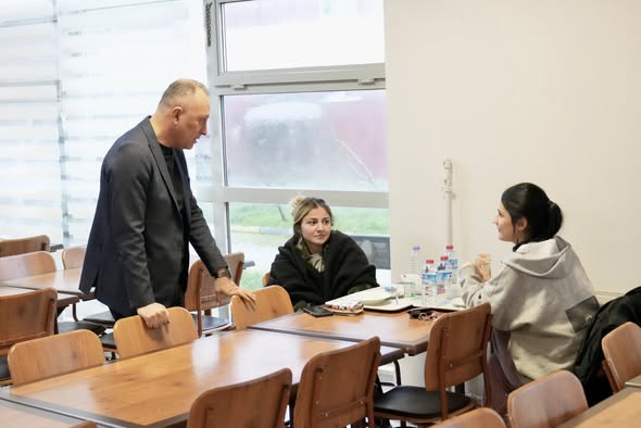 Balıkesir'de Ramazan'da Yurt Ziyareti: Gençlerle Dayanışma Vurgusu