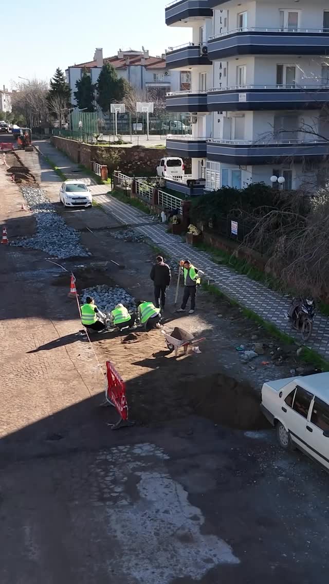 Ayvalık'ta Yağış Sonrası Bozulan Yollar İçin Altyapı Çalışması