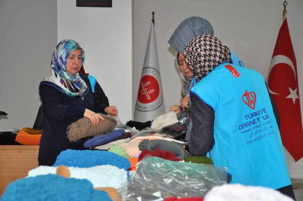 Balıkesir'de İlmek İlmek İyilik Projesi ile Kışlık Giysiler Hazır