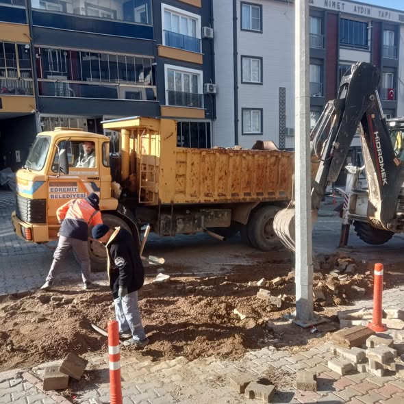 Edremit Belediyesi Darsofa Mahallesi'nde Altyapı Çalışması Başlattı