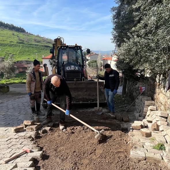 Bigadiç'te Parke Tamirat ve Bakım Çalışmaları Devam Ediyor