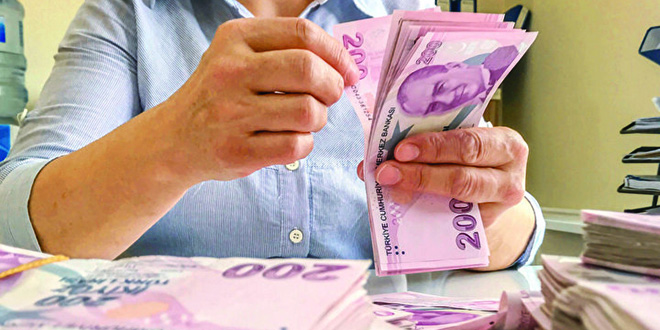 Emeklilere Bayram Müjdesi: İkramiyeler ve Aylık Ödemeler Hesaplara Yatıyor