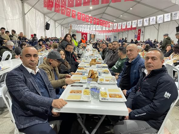 Bandırma Belediyesi İftar Yemeğine Aslanlar İnşaat ve Özaydın Madencilik Desteği