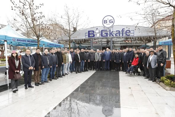 Bigadiç Belediyesi Hemşehrileriyle Bayram Coşkusunu ve Maneviyatını Paylaştı