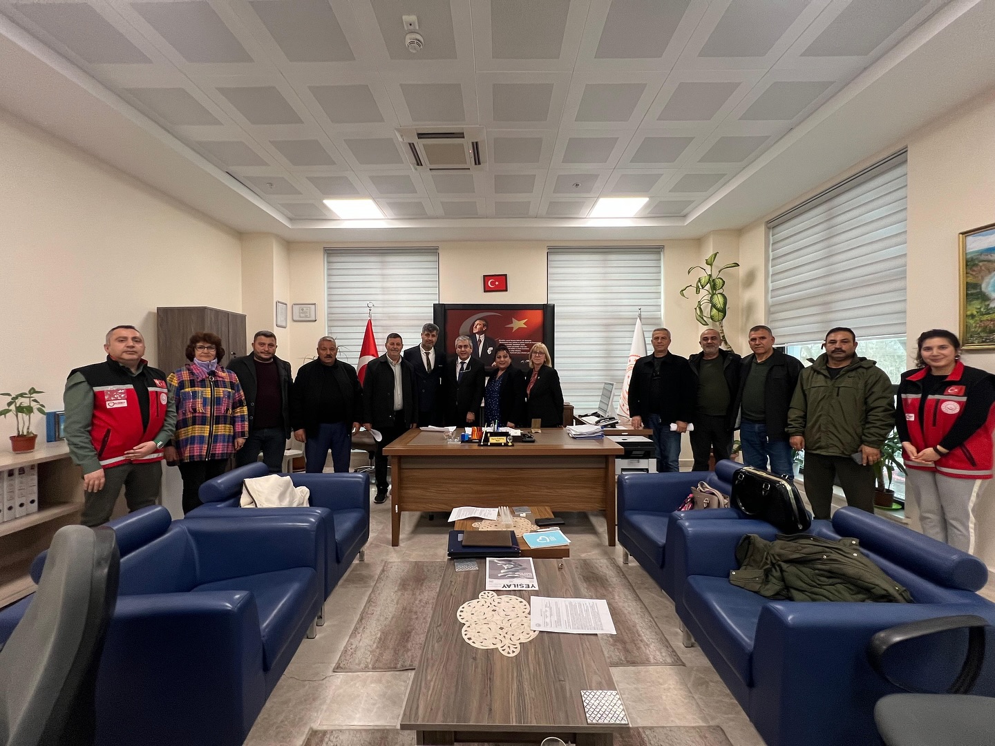 Balıkesir Edremit'te Roman Vatandaşlara Yönelik İstişare Toplantısı: Eğitim ve Sosyal Riskler Ele Alındı