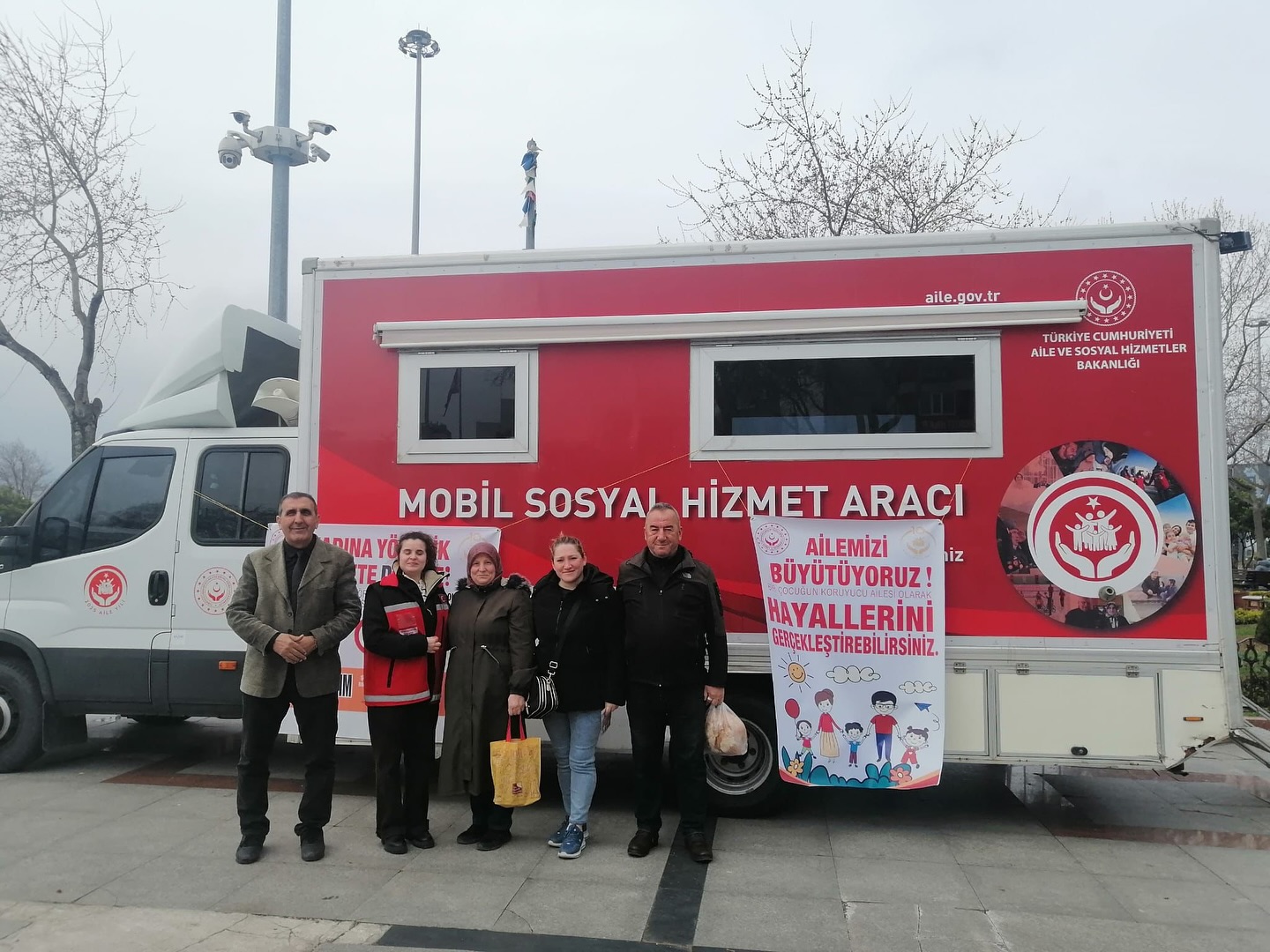Balıkesir'de Mobil Sosyal Hizmet Aracı Sahada: Doğum Yardımı ve Engelli Kimlik Kartı Süreçleri Anlatıldı