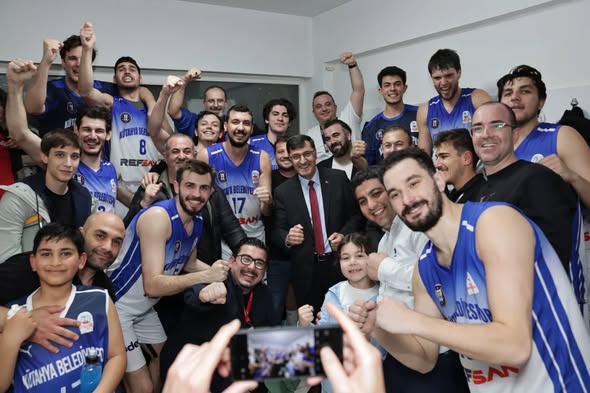 Kütahya Belediyespor Çeyrek Finalde! 81-66'lık Skorla