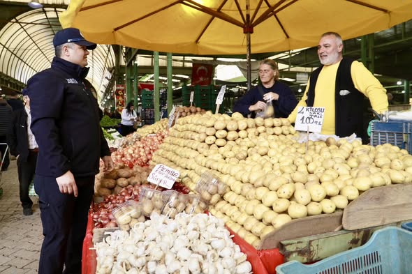 Burhaniye'de Zabıta Ekipleri Kapsamlı Denetimlere Çıktı